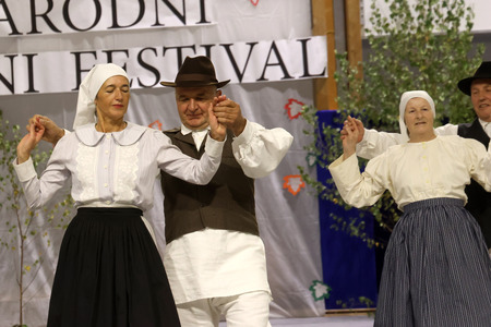 12 MEDNARODNI FOLKLORNI FESTIVAL 52 FOTO LJUBO VUKELIČ